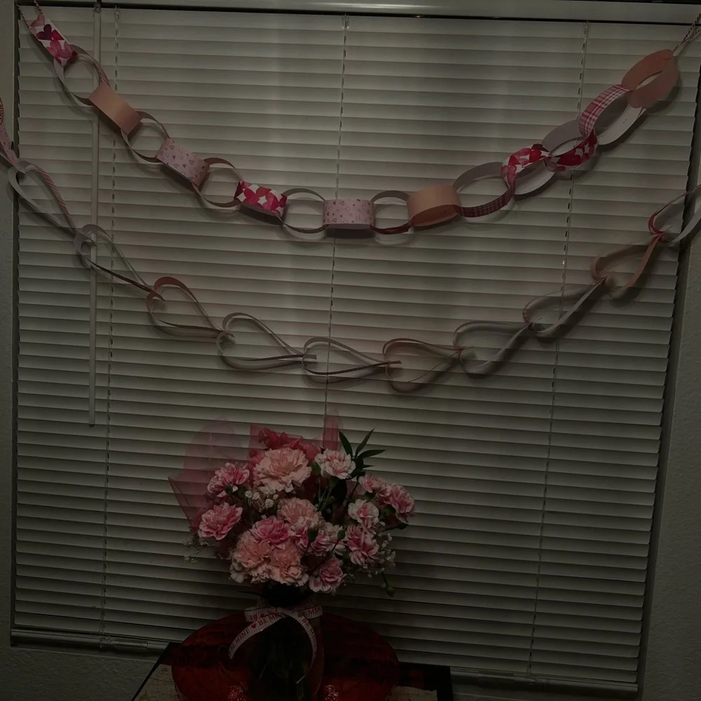 Valentine’s Day Pink and White Paper Chain Garland